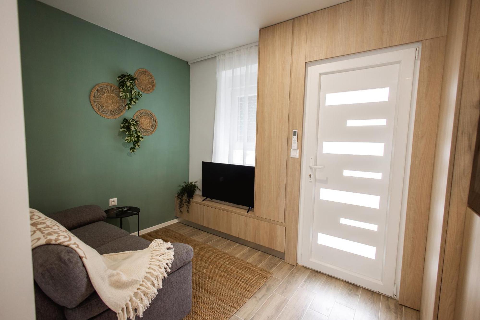 Cozy Studio Apartment In Osijek - Self Check In Exteriör bild