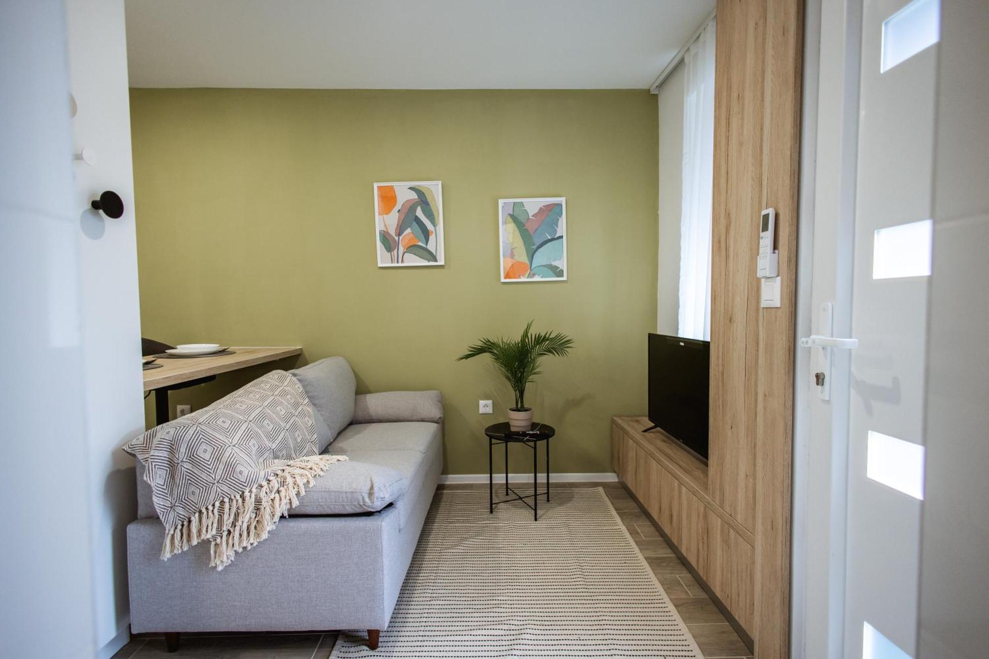 Cozy Studio Apartment In Osijek - Self Check In Exteriör bild