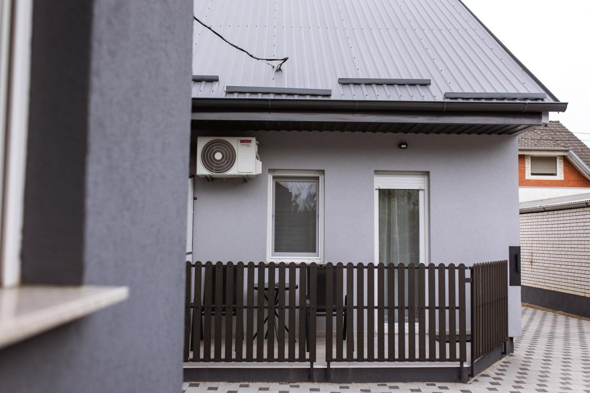 Cozy Studio Apartment In Osijek - Self Check In Exteriör bild